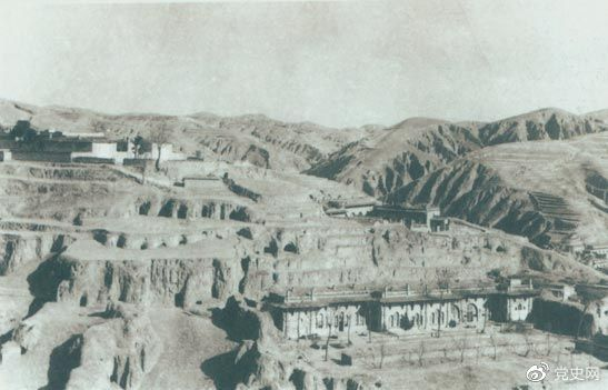 1947年12月25日至28日，中共中央在陜北米脂楊家溝召開擴(kuò)大會(huì)議（十二月會(huì)議）。圖為會(huì)議會(huì)址。